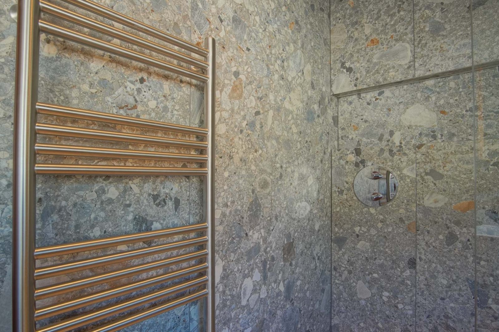 8280BEN Moderne Villa mit teilweisem Meerblick zum Verkauf in Benissa.