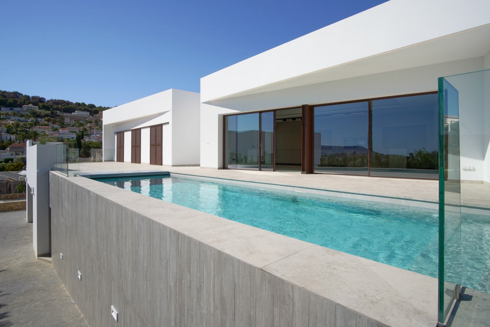 8280BEN Moderne Villa mit teilweisem Meerblick zum Verkauf in Benissa.