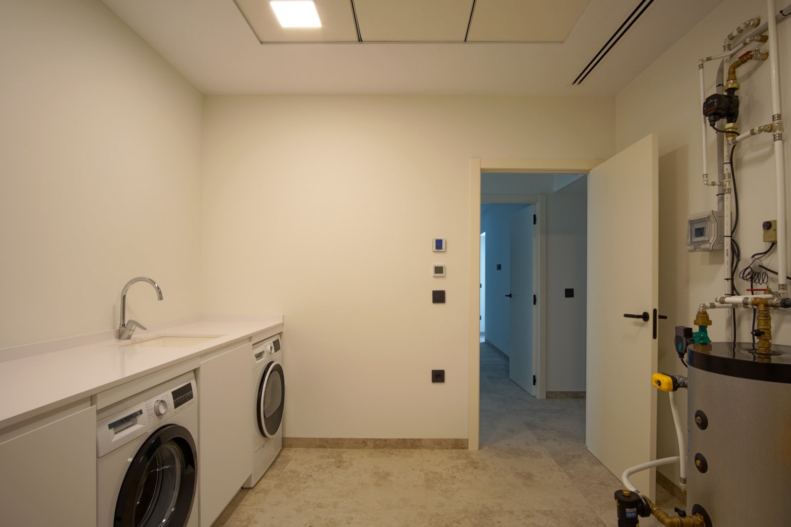 8280BEN Moderne Villa mit teilweisem Meerblick zum Verkauf in Benissa.