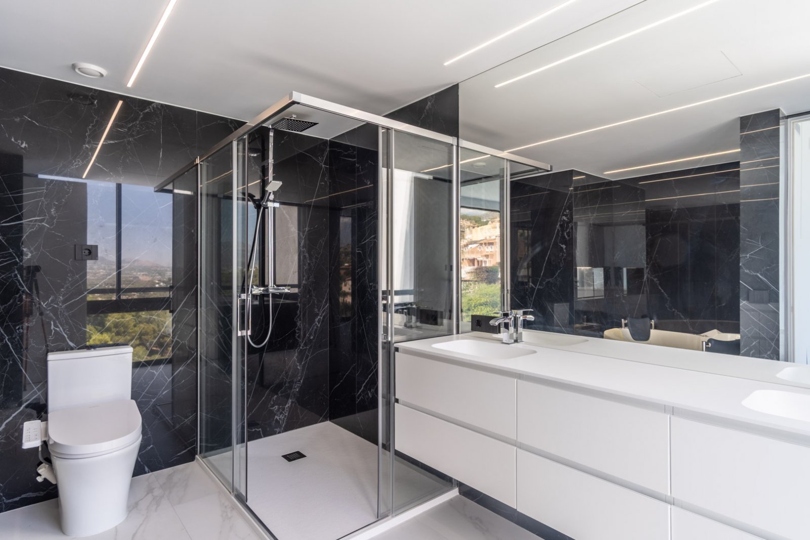 8283ALT Moderne Villa mit Panoramablick auf das Meer in Altea Hills zu verkaufen.