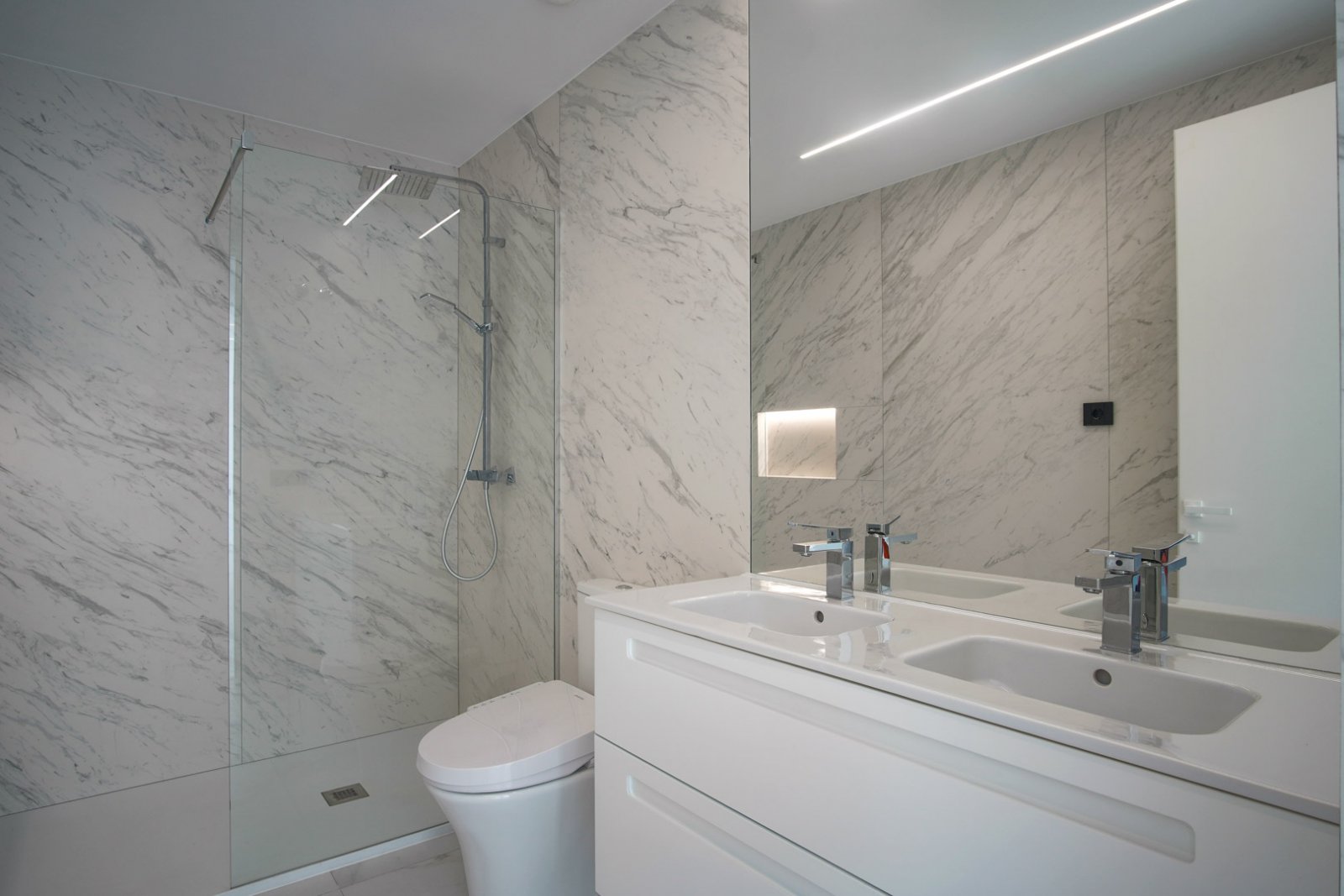 8283ALT Moderne Villa mit Panoramablick auf das Meer in Altea Hills zu verkaufen.