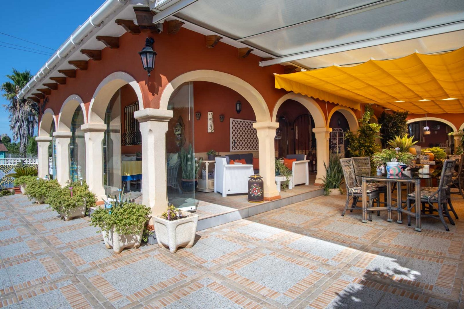 8291DEN Doppelhaushälfte zum Verkauf in La Pedrera, Dénia, nur einen Steinwurf vom Zentrum entfernt.