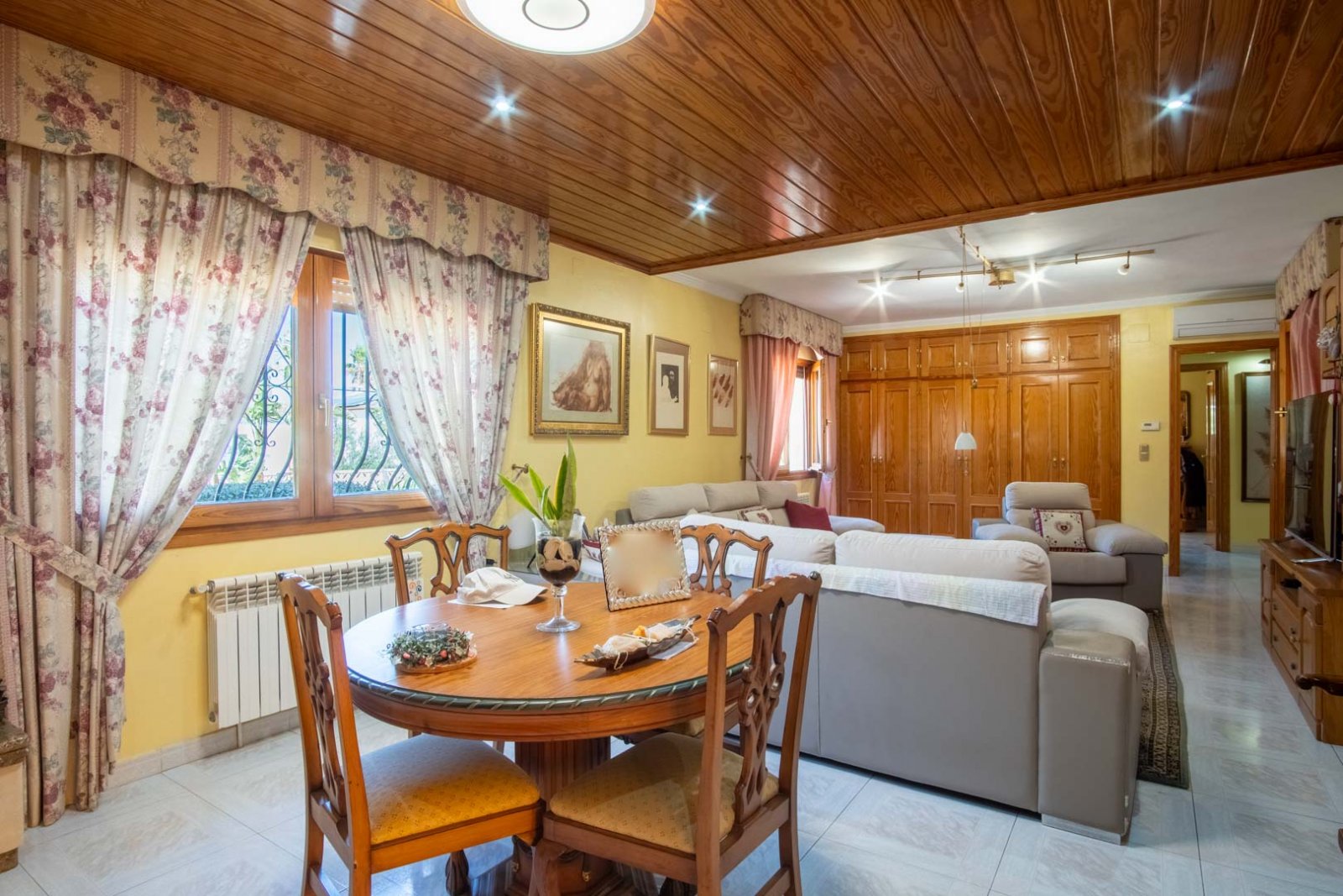 8291DEN Doppelhaushälfte zum Verkauf in La Pedrera, Dénia, nur einen Steinwurf vom Zentrum entfernt.