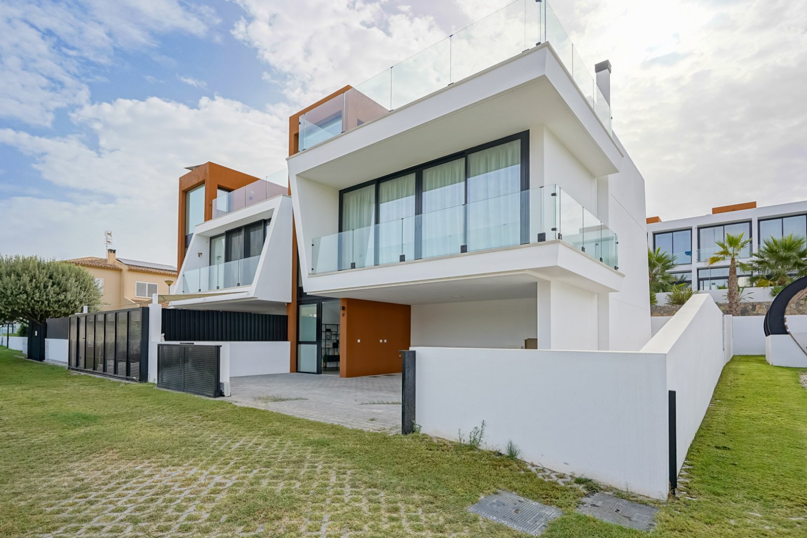 4568CAL Moderne Neubau-Doppelhaushälfte zum Verkauf in Calpe