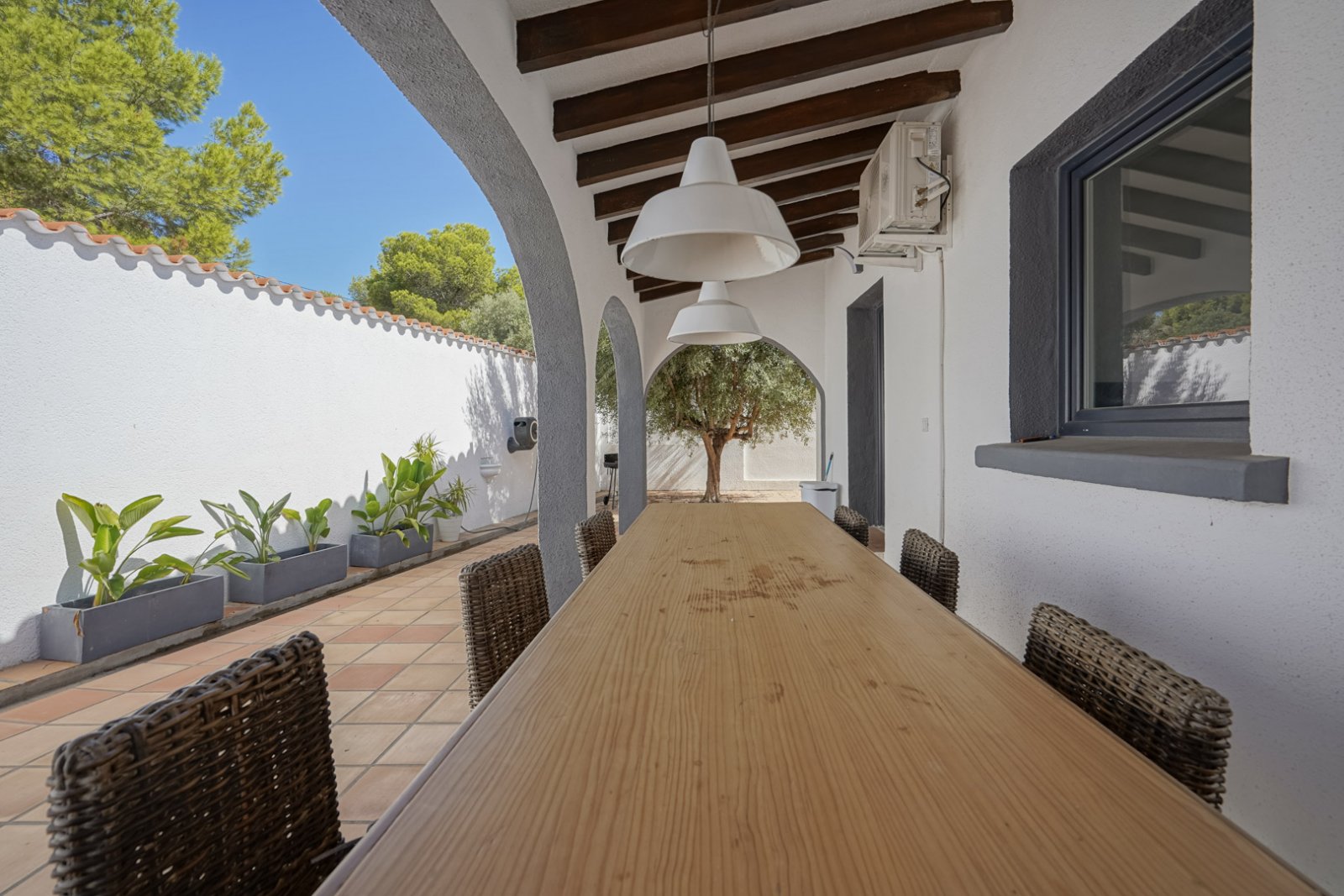 C3XY4574CAL Renovierte Villa mit 5 Schlafzimmern zu verkaufen, 500 m vom Strand und Zentrum von Calpe entfernt