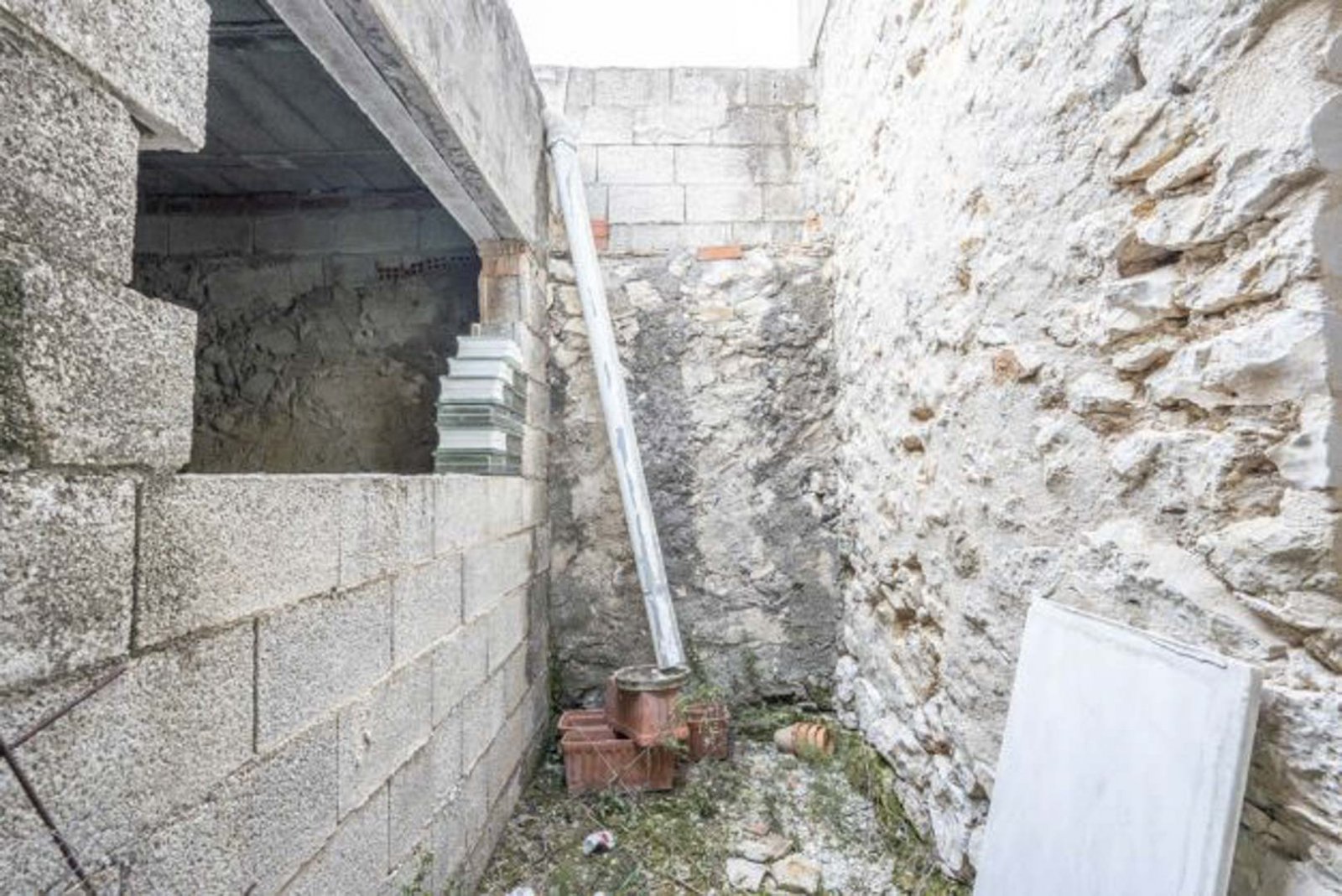 4154GAT Großes Grundstück mit halbfertiger Finca in Gata de Gorgos zu verkaufen