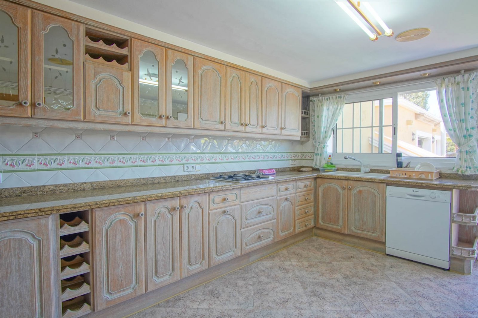 C3XY4422BEN Sehr große Villa mit 3 Gästehäusern auf 11.000 m2 zum Verkauf in Benissa