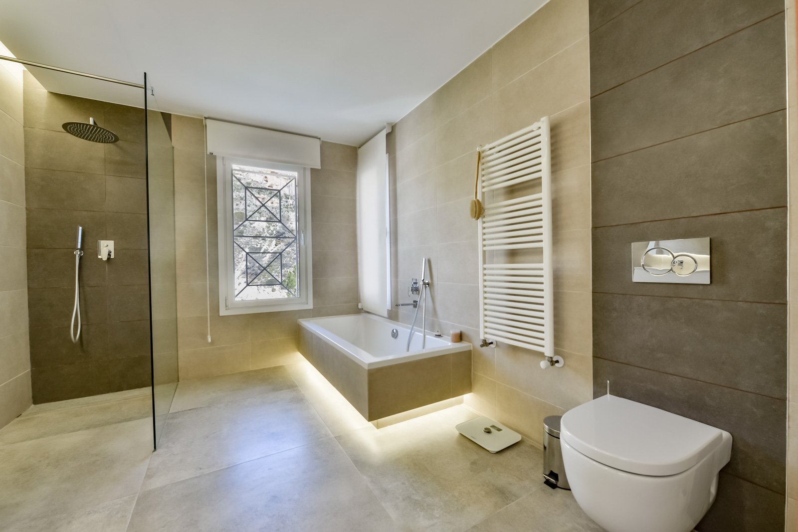 4495ALT Luxuriöse Villa mit Meerblick und geräumigem Gästehaus zum Verkauf in Sierra de Altea4495ALT Luxueuze villa met zeezicht en ruim gastenverblij