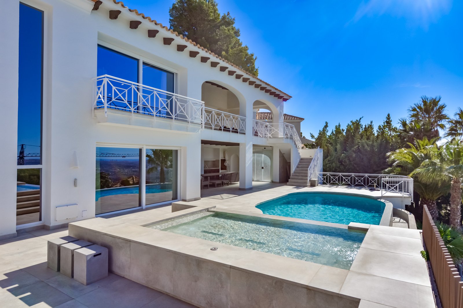 4495ALT Luxuriöse Villa mit Meerblick und geräumigem Gästehaus zum Verkauf in Sierra de Altea4495ALT Luxueuze villa met zeezicht en ruim gastenverblij