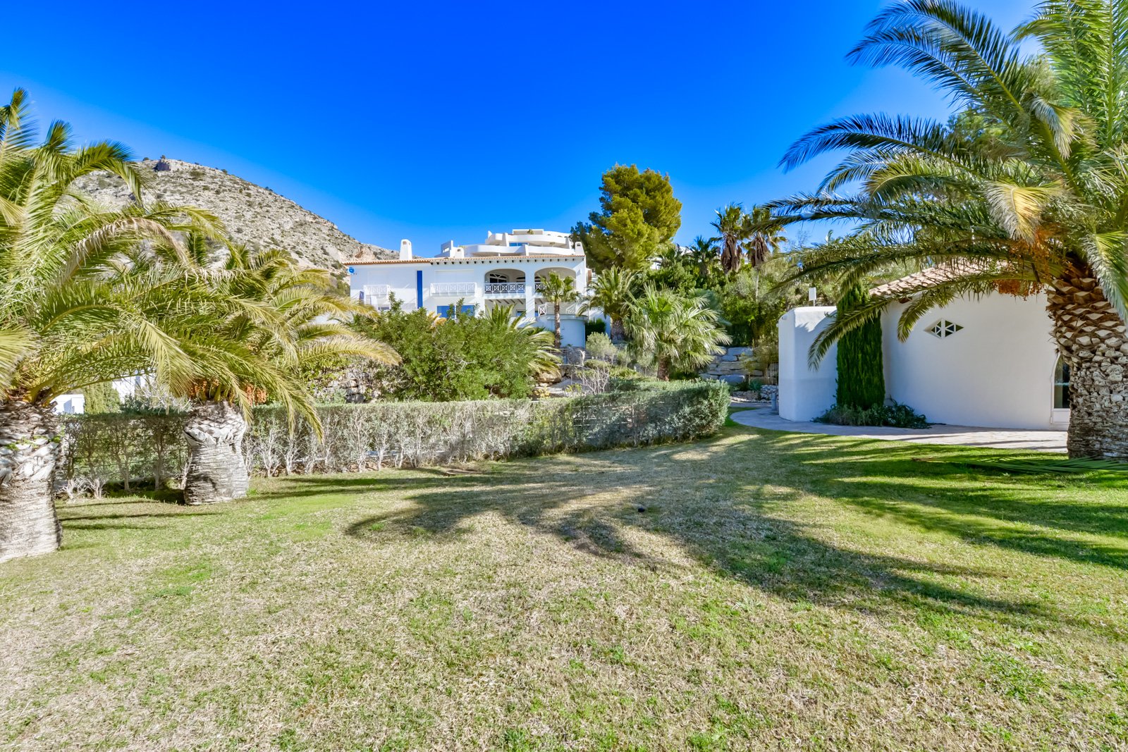 4495ALT Luxuriöse Villa mit Meerblick und geräumigem Gästehaus zum Verkauf in Sierra de Altea4495ALT Luxueuze villa met zeezicht en ruim gastenverblij