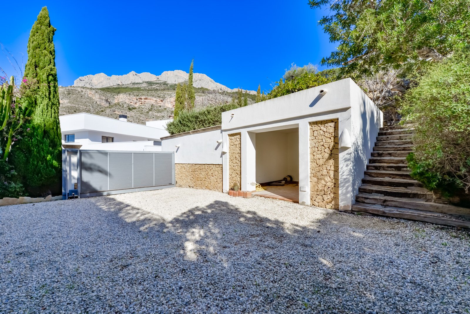 4495ALT Luxuriöse Villa mit Meerblick und geräumigem Gästehaus zum Verkauf in Sierra de Altea4495ALT Luxueuze villa met zeezicht en ruim gastenverblij