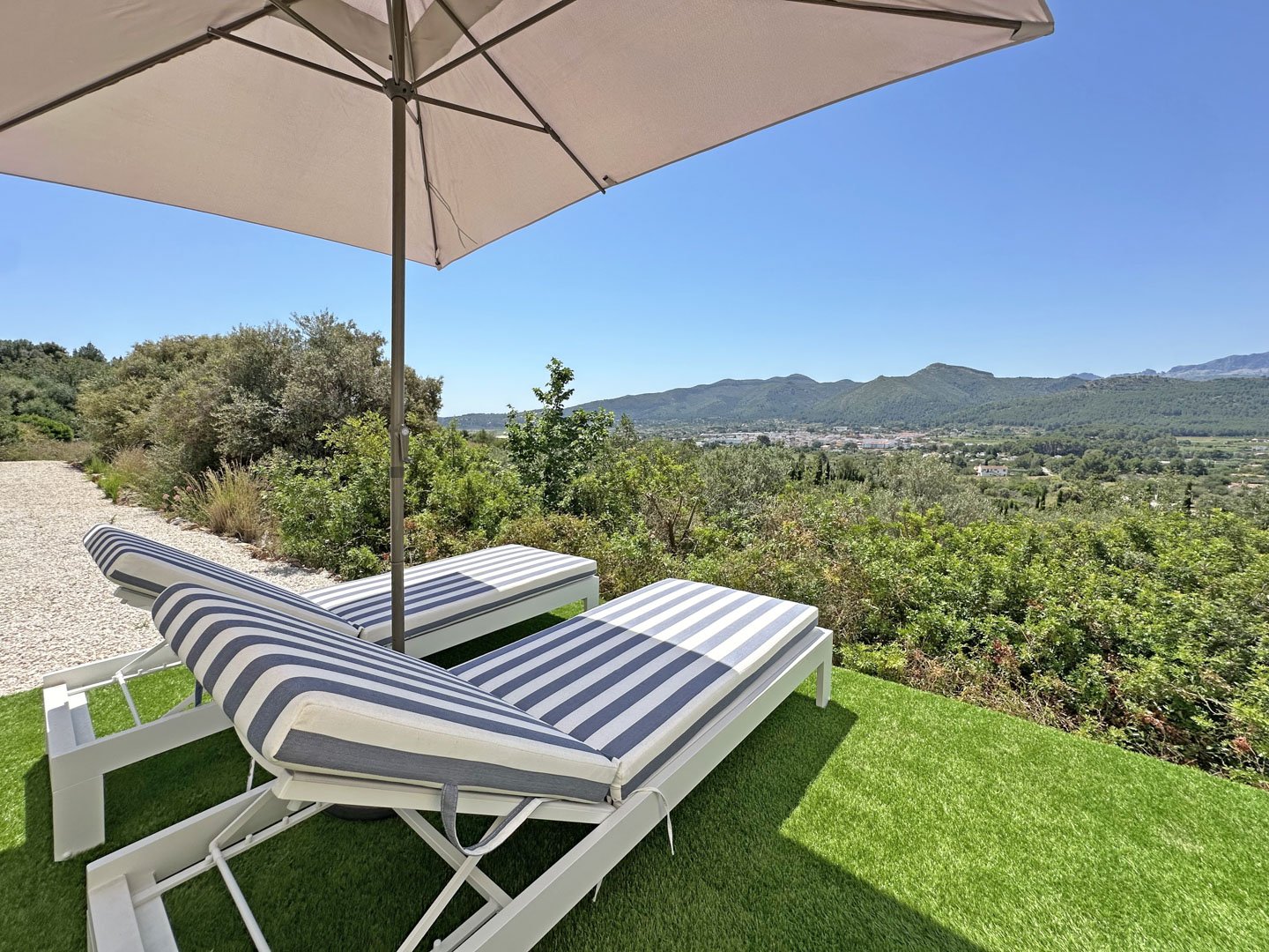 C4XY4536JAL Renovierte Villa zum Verkauf mit Panoramablick auf das Tal im Valle del Paraíso