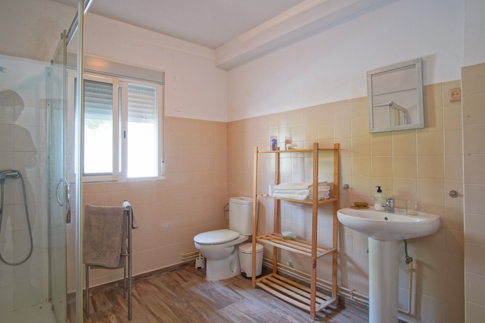 8293DEN Villa und Geschäft mit teilweisem Meerblick zu verkaufen in Las Rotas, Denia.