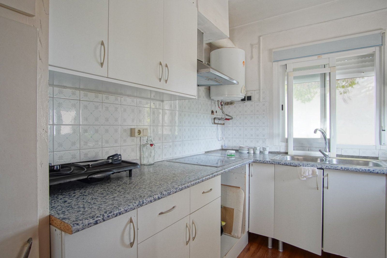 8293DEN Villa und Geschäft mit teilweisem Meerblick zu verkaufen in Las Rotas, Denia.