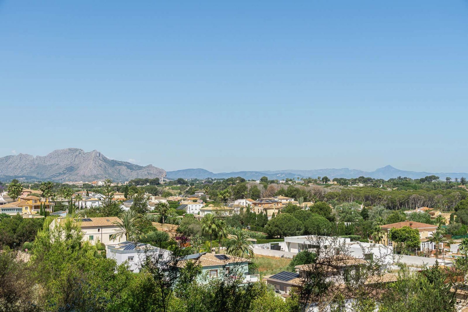 8293DEN Villa und Geschäft mit teilweisem Meerblick zu verkaufen in Las Rotas, Denia.