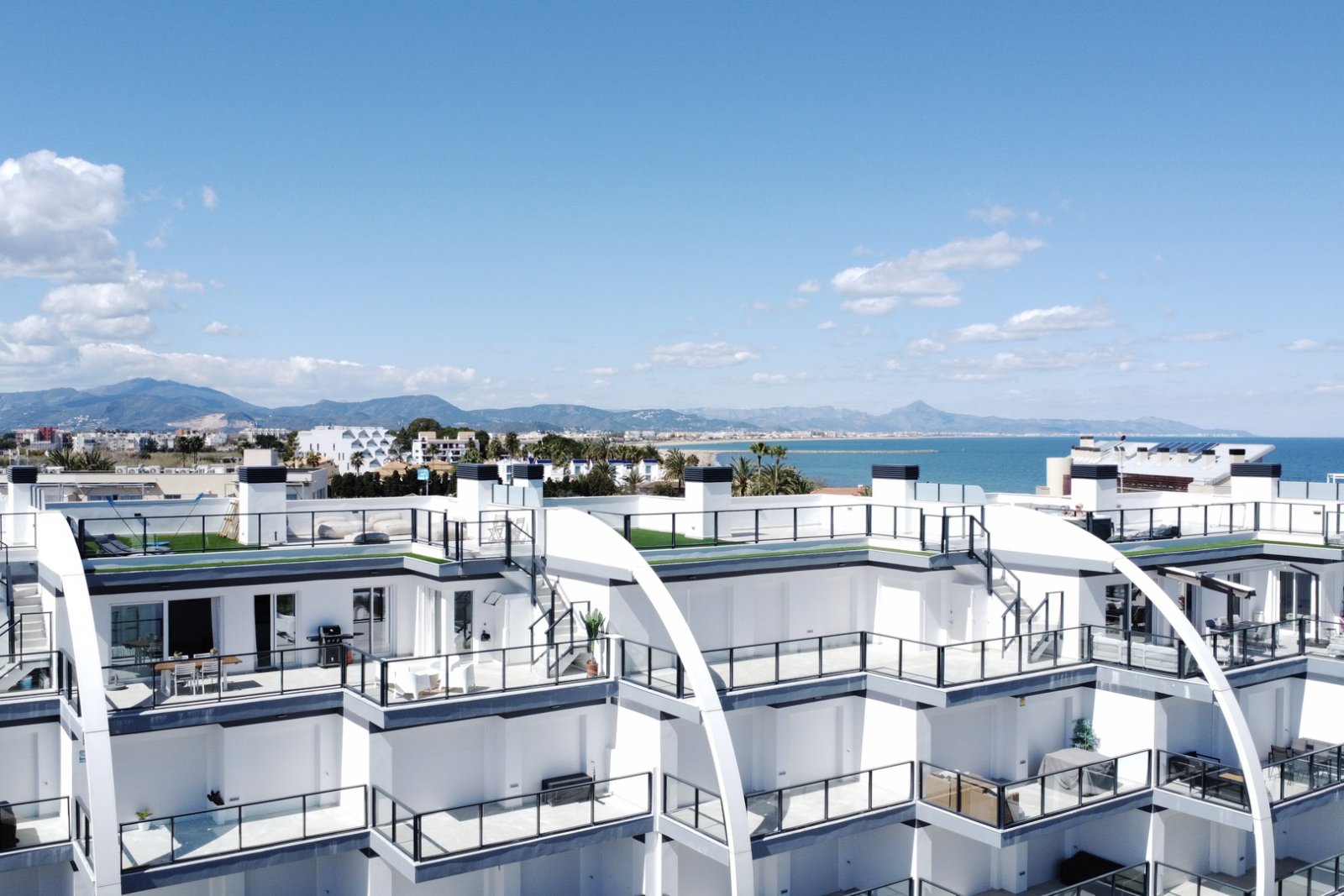4502DEN Fantastisches modernes Penthouse direkt am Strand zu verkaufen in Denia