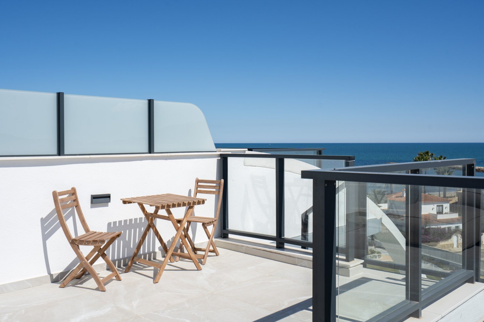 4502DEN Fantastisches modernes Penthouse direkt am Strand zu verkaufen in Denia