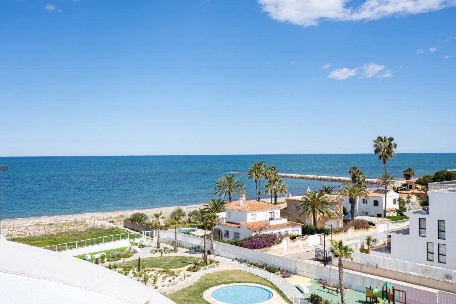 4502DEN Fantastisches modernes Penthouse direkt am Strand zu verkaufen in Denia