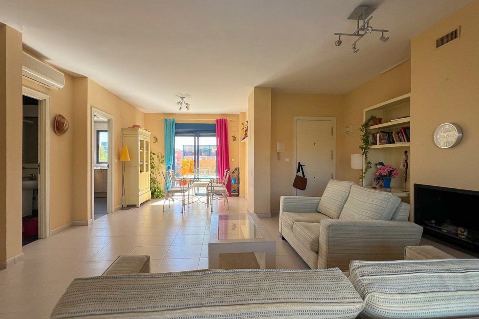 8269DEN Duplex-Penthouse mit Terrasse und teilweisem Meerblick zu verkaufen in Las Marina, Denia.