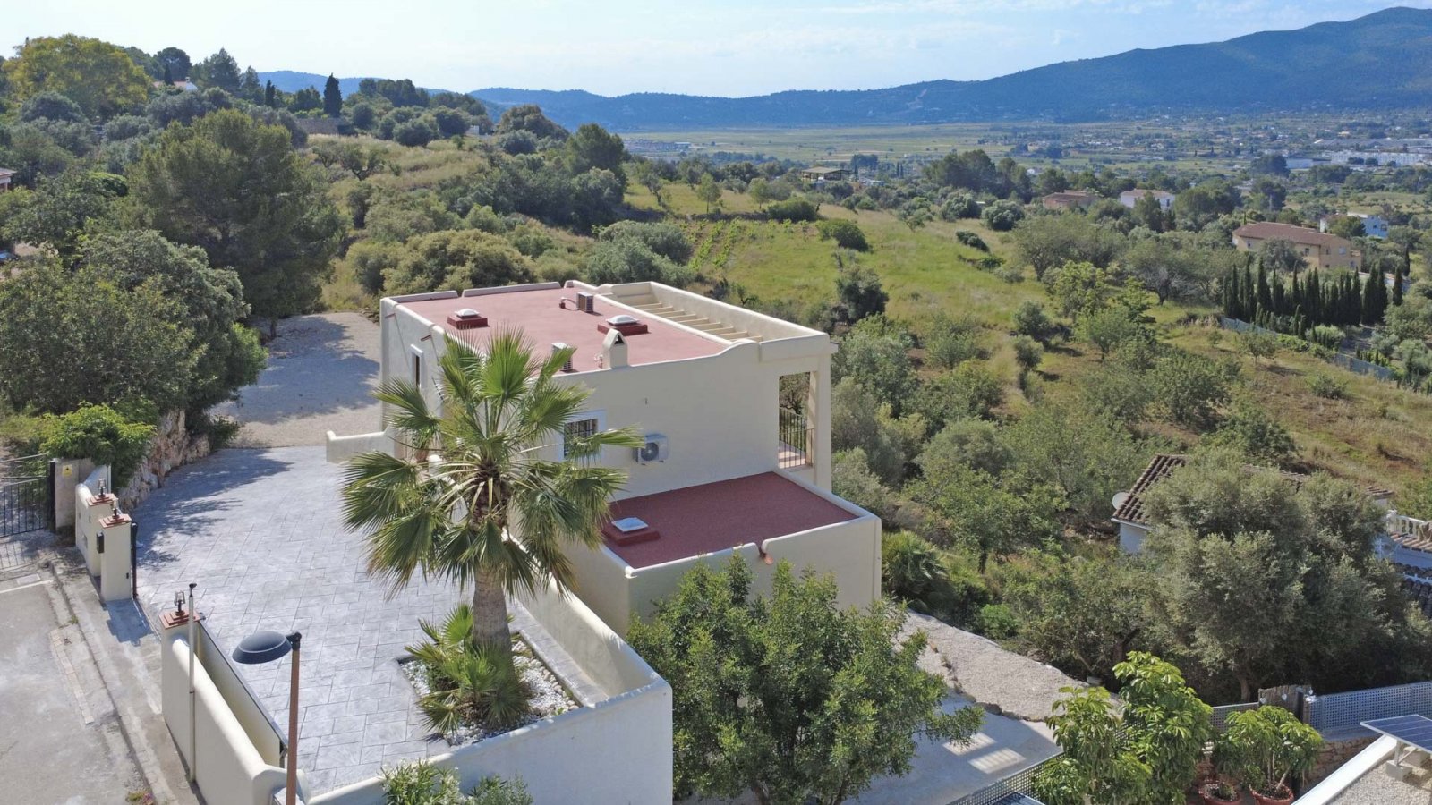 C4XY4536JAL Renovierte Villa zum Verkauf mit Panoramablick auf das Tal im Valle del Paraíso