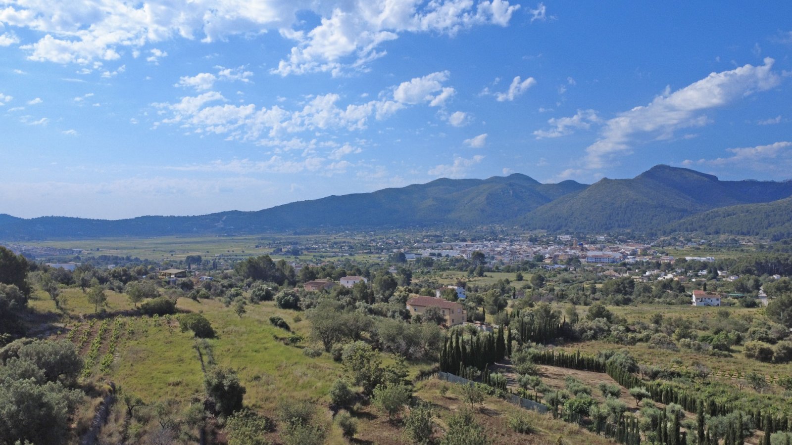 C4XY4536JAL Renovierte Villa zum Verkauf mit Panoramablick auf das Tal im Valle del Paraíso
