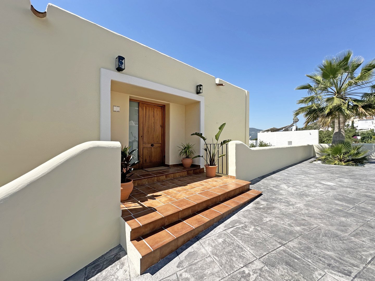 C4XY4536JAL Renovierte Villa zum Verkauf mit Panoramablick auf das Tal im Valle del Paraíso