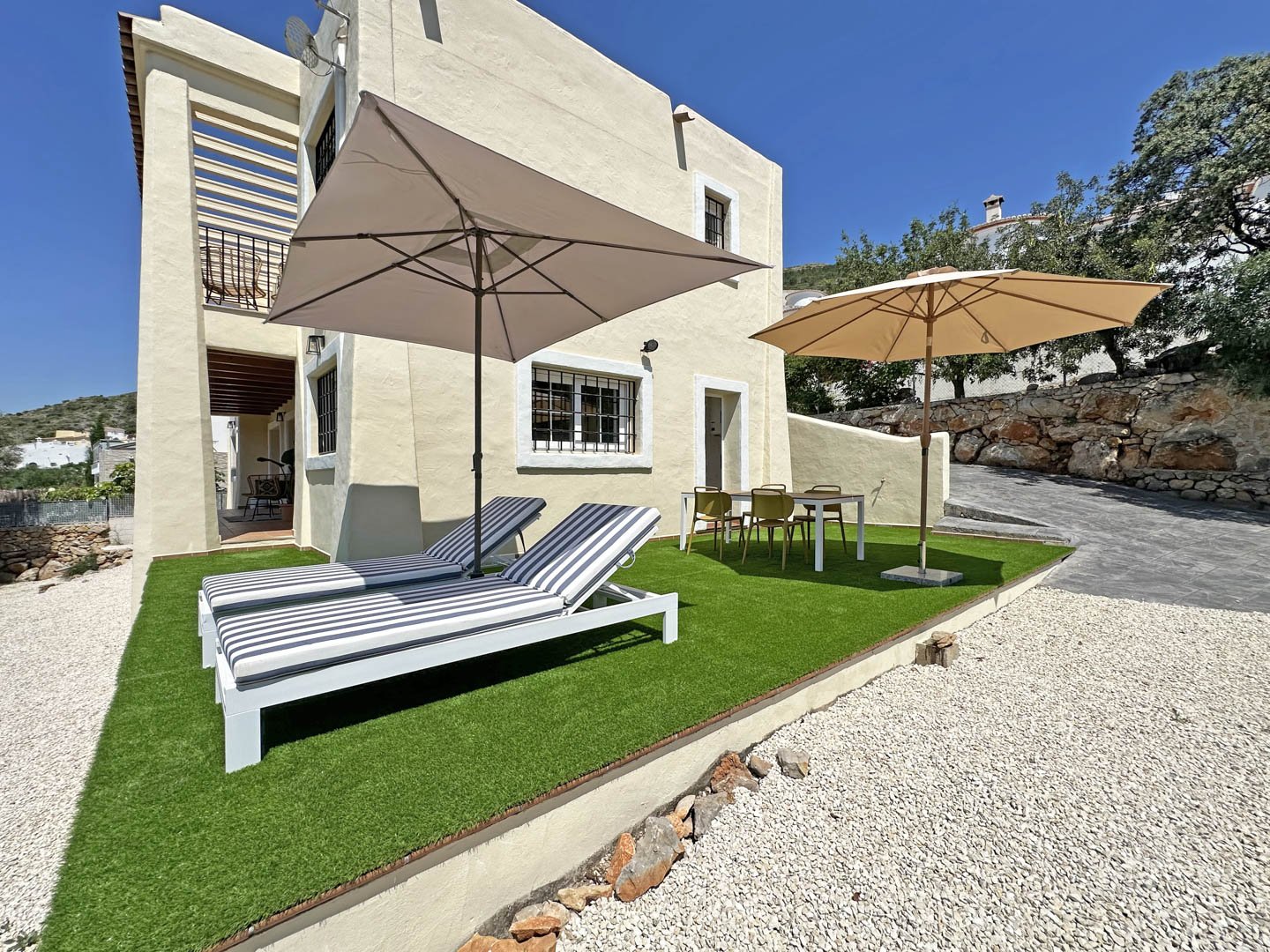 C4XY4536JAL Renovierte Villa zum Verkauf mit Panoramablick auf das Tal im Valle del Paraíso