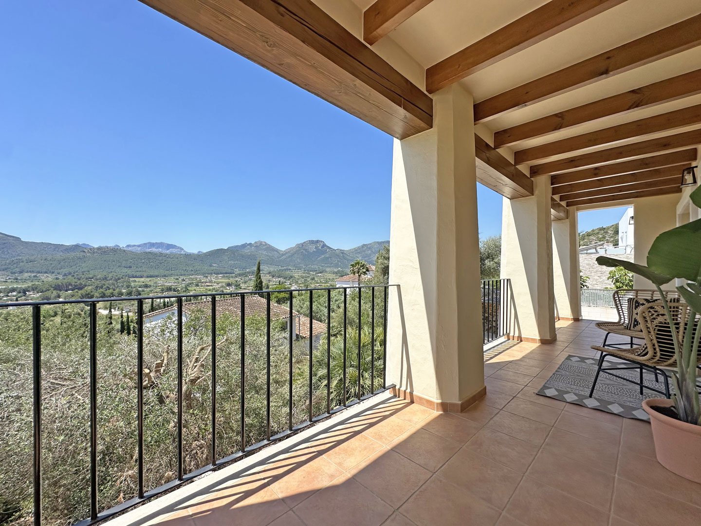 C4XY4536JAL Renovierte Villa zum Verkauf mit Panoramablick auf das Tal im Valle del Paraíso