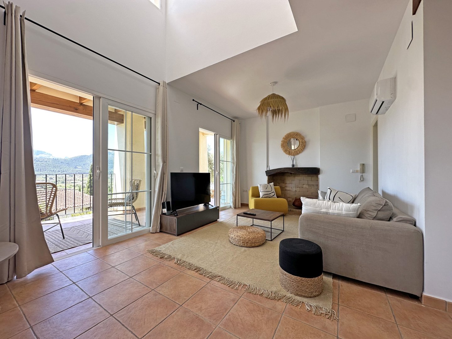 C4XY4536JAL Renovierte Villa zum Verkauf mit Panoramablick auf das Tal im Valle del Paraíso