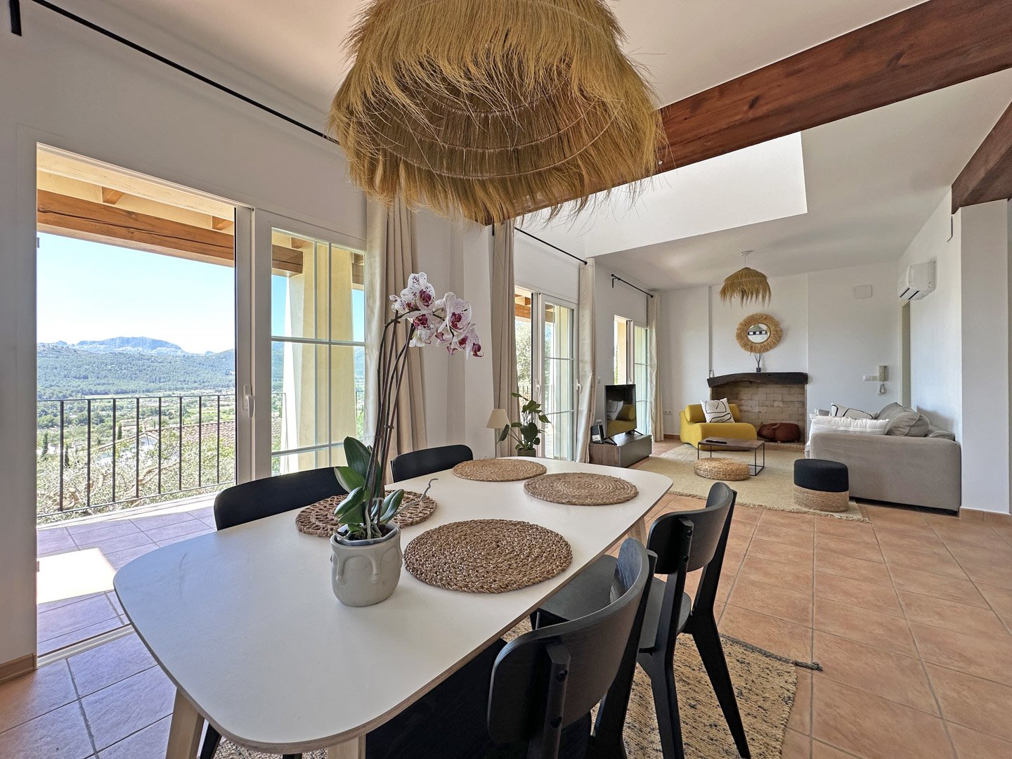 C4XY4536JAL Renovierte Villa zum Verkauf mit Panoramablick auf das Tal im Valle del Paraíso