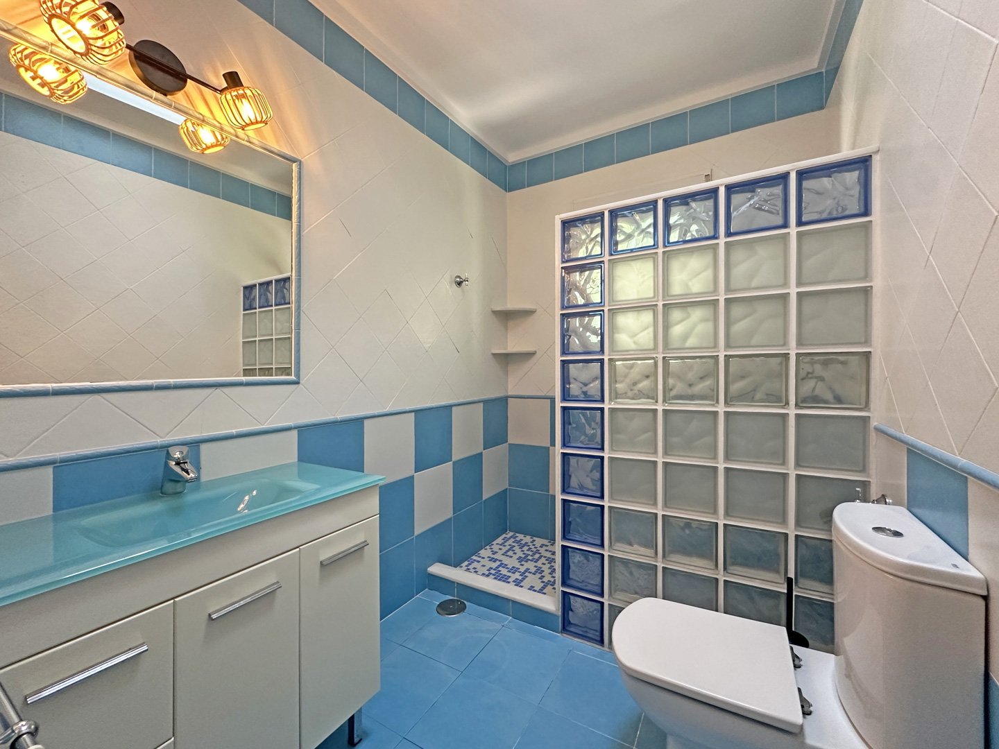 C4XY4536JAL Renovierte Villa zum Verkauf mit Panoramablick auf das Tal im Valle del Paraíso