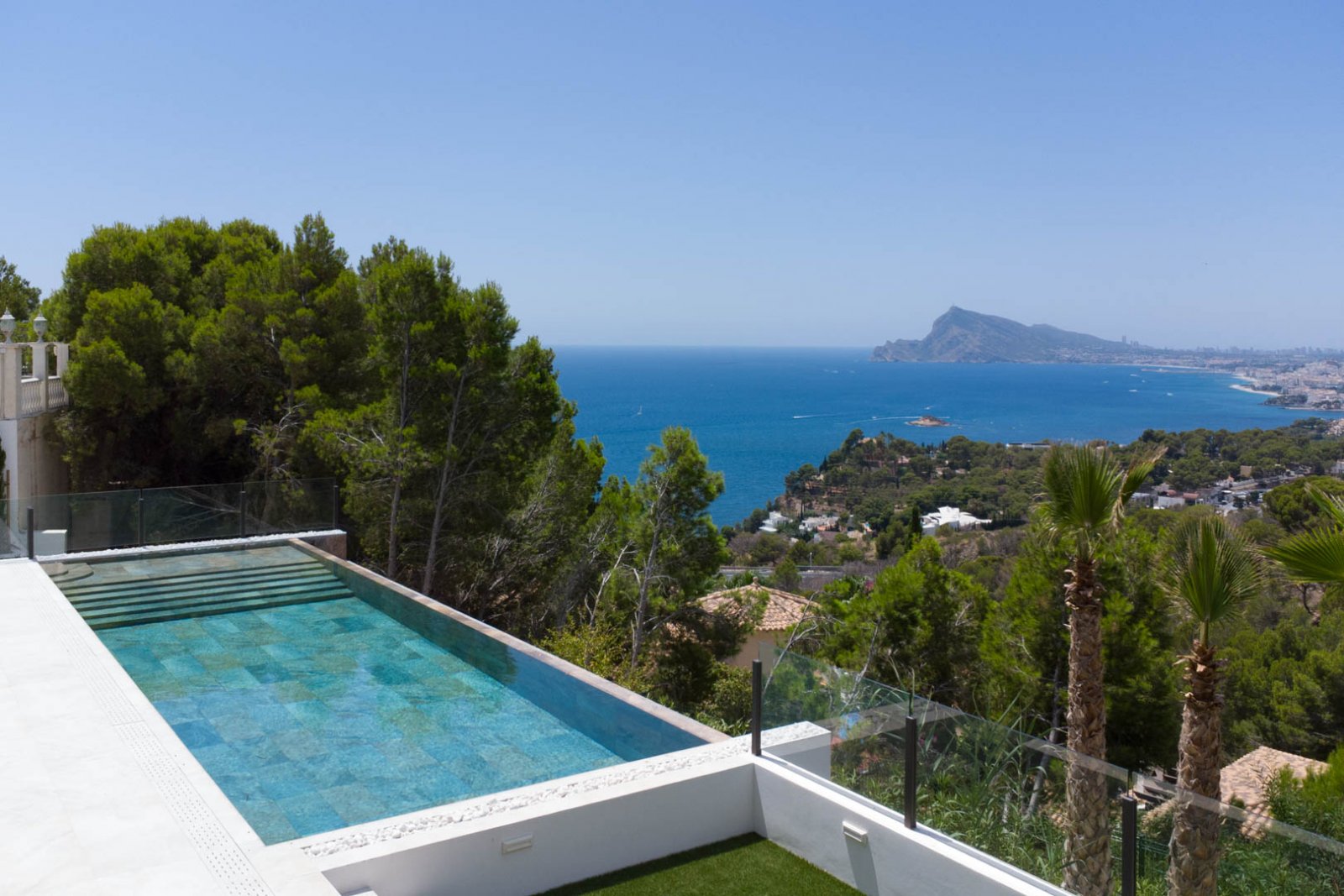 8283ALT Moderne Villa mit Panoramablick auf das Meer in Altea Hills zu verkaufen.
