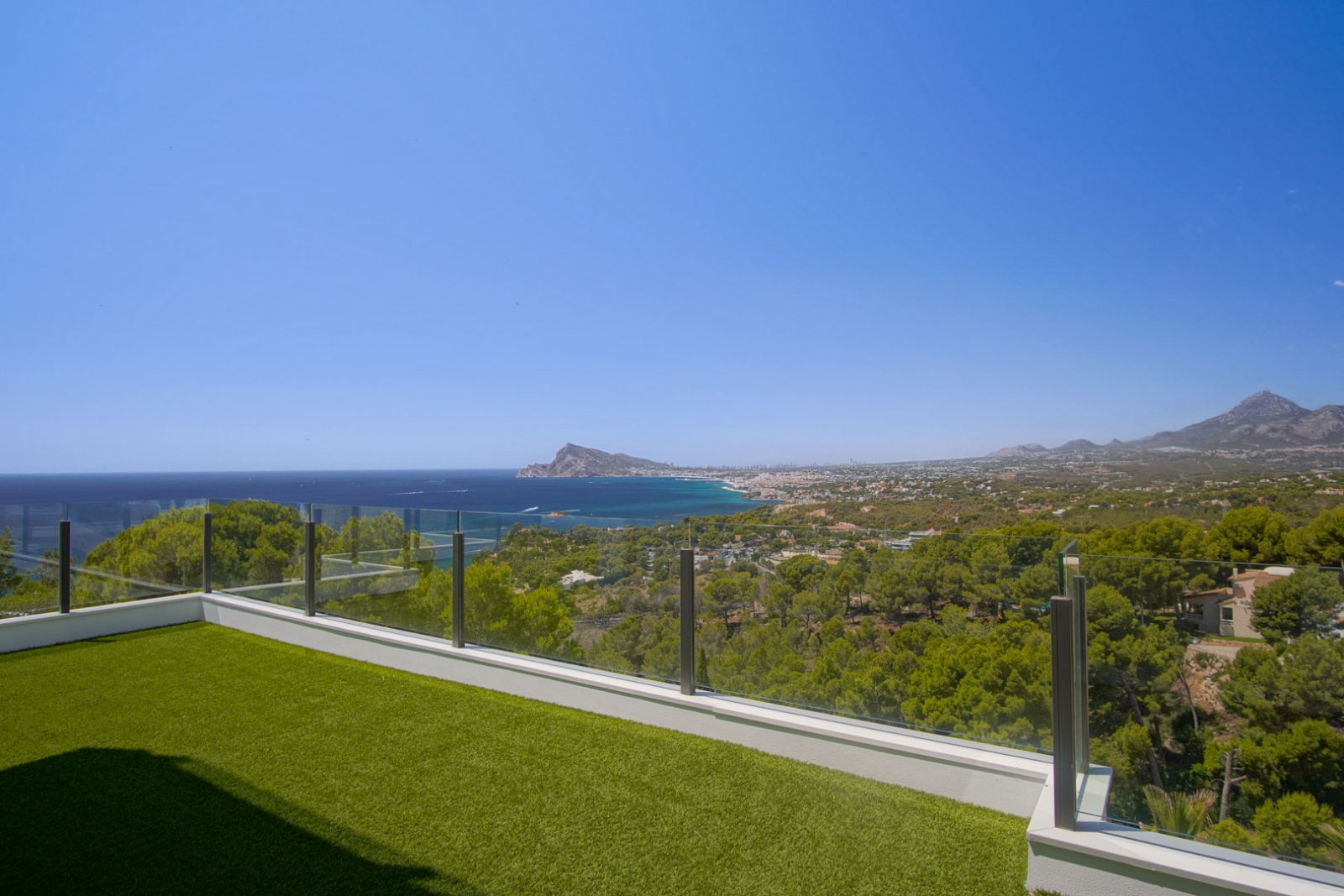 8283ALT Moderne Villa mit Panoramablick auf das Meer in Altea Hills zu verkaufen.