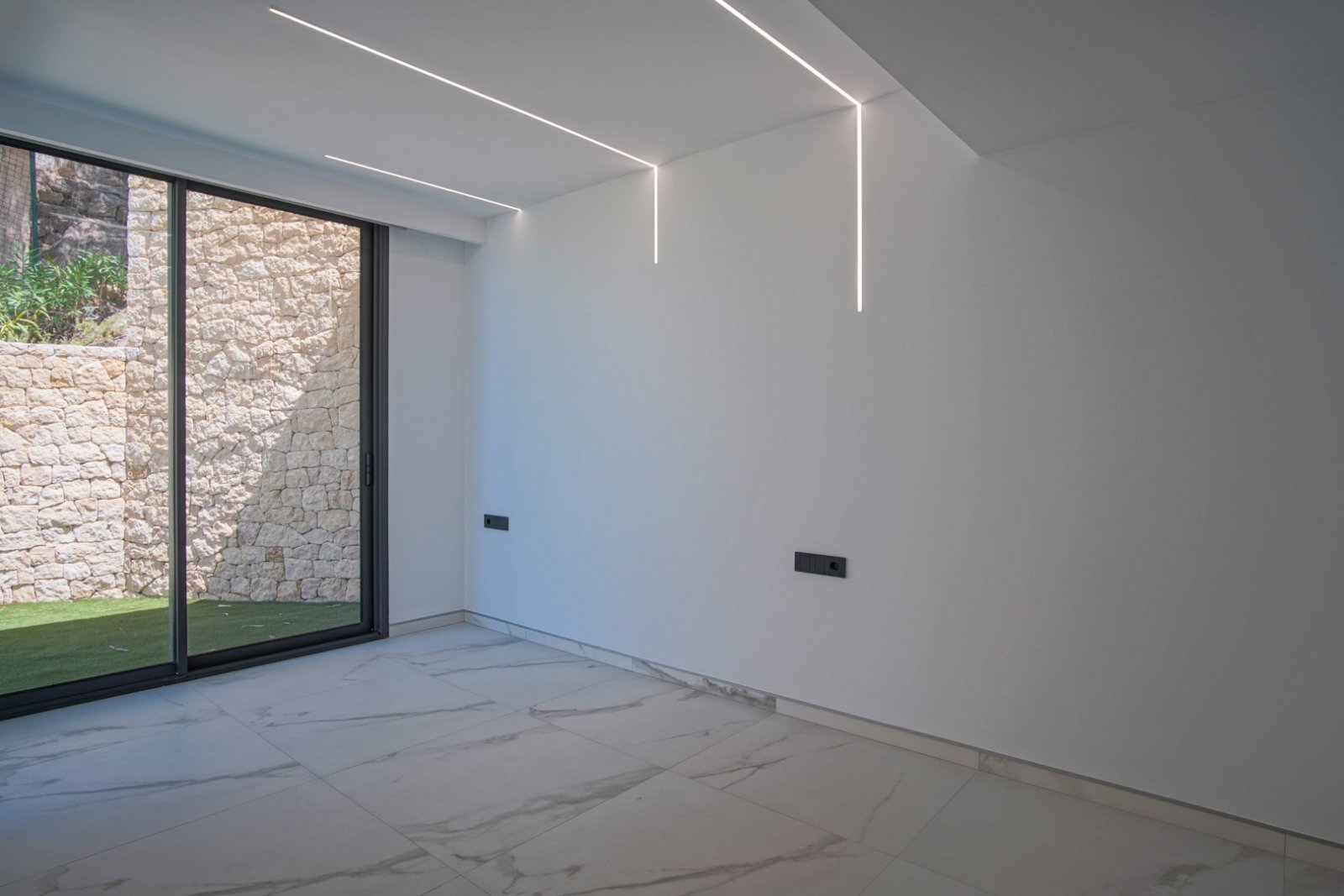 8283ALT Moderne Villa mit Panoramablick auf das Meer in Altea Hills zu verkaufen.