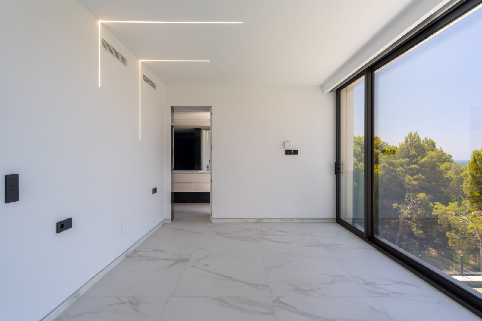 8283ALT Moderne Villa mit Panoramablick auf das Meer in Altea Hills zu verkaufen.