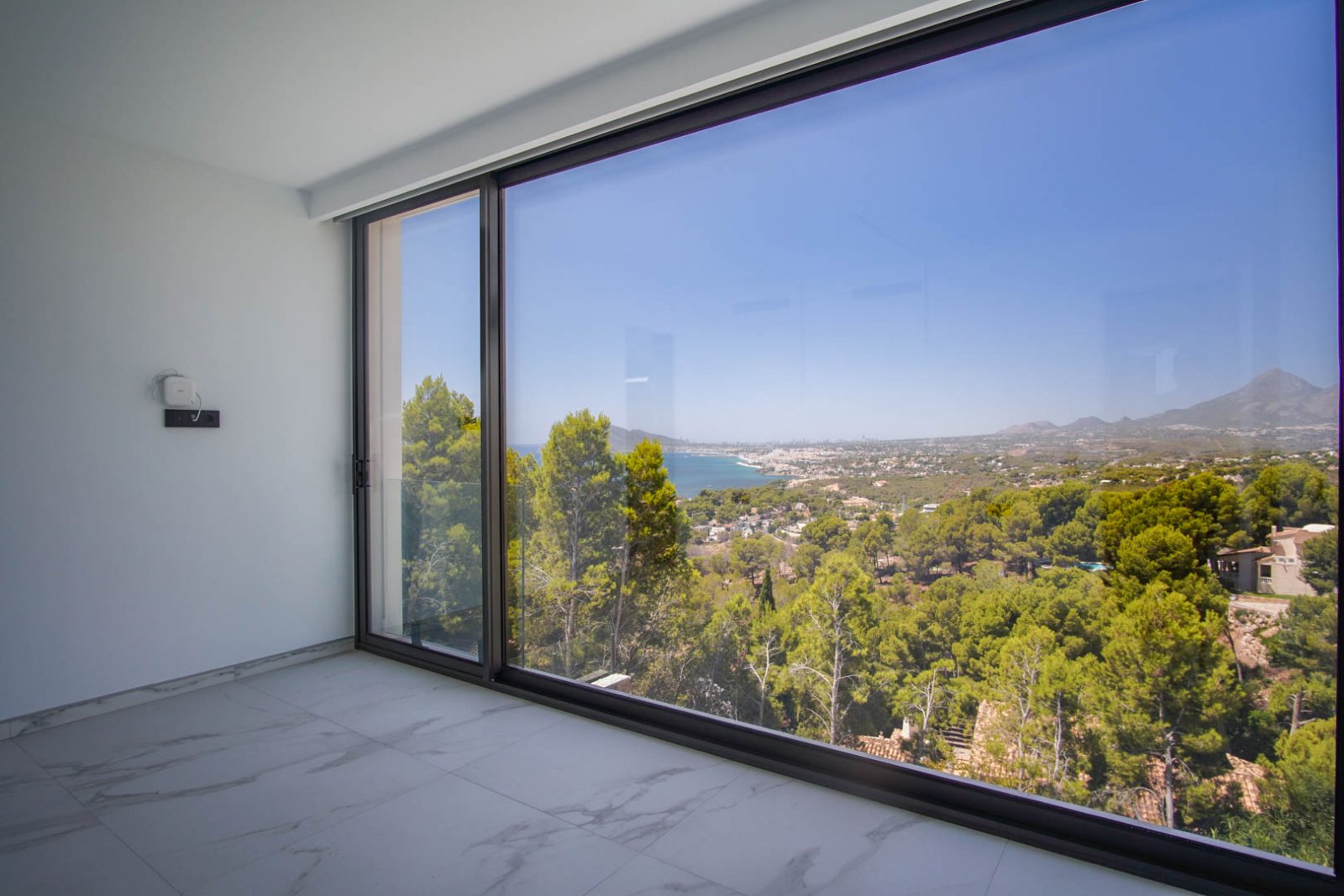 8283ALT Moderne Villa mit Panoramablick auf das Meer in Altea Hills zu verkaufen.