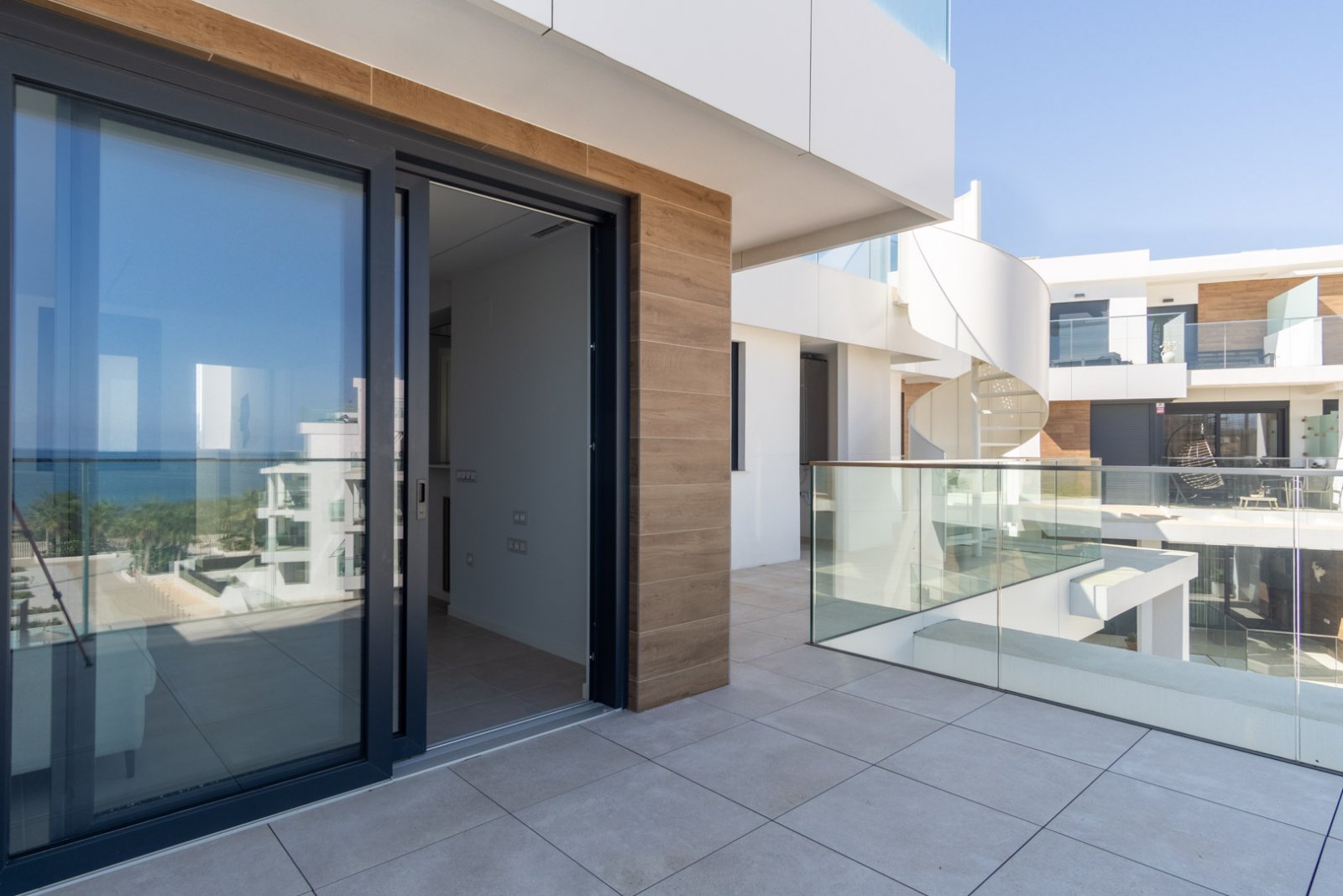 8297DEN Penthouse mit großer Terrasse, in erster Linie mit Meer- und Bergblick, zu verkaufen in Denia.