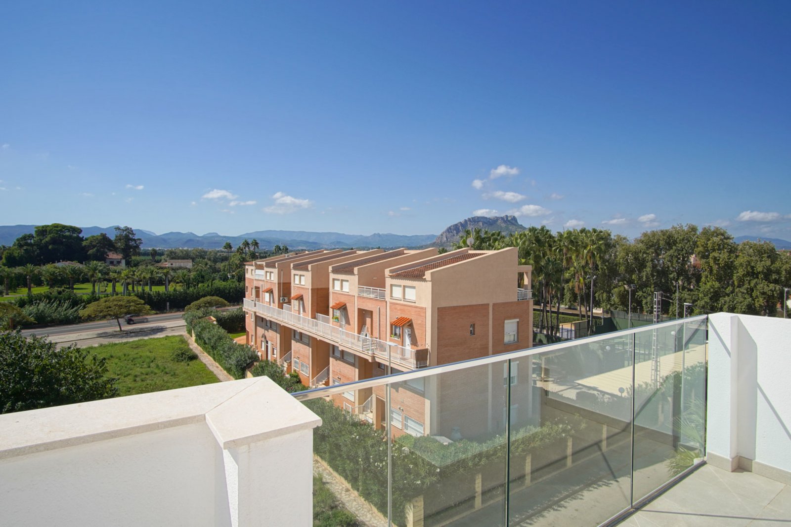 8297DEN Penthouse mit großer Terrasse, in erster Linie mit Meer- und Bergblick, zu verkaufen in Denia.