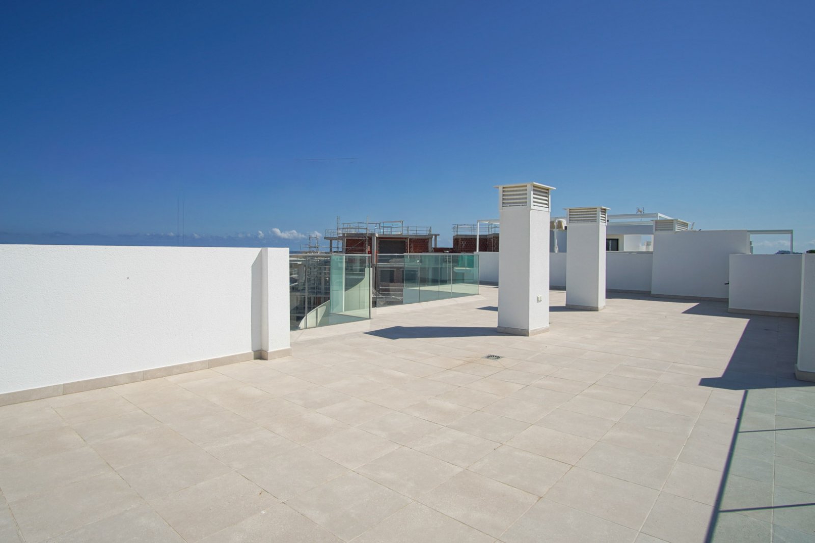 8297DEN Penthouse mit großer Terrasse, in erster Linie mit Meer- und Bergblick, zu verkaufen in Denia.