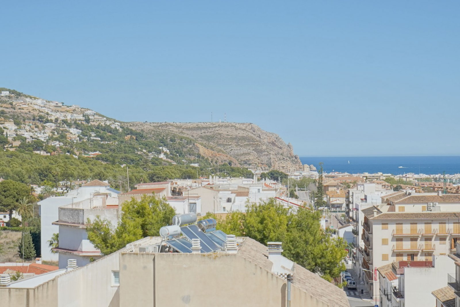 4368JAV Sehr große Wohnung zum Verkauf mit Meerblick im Zentrum von Jávea