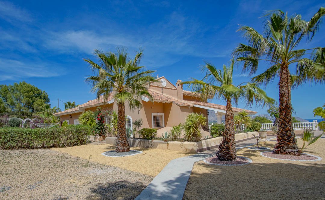 7058NUC Wunderschönes, großes, renoviertes mediterranes Landhaus in La Nucia zu verkaufen