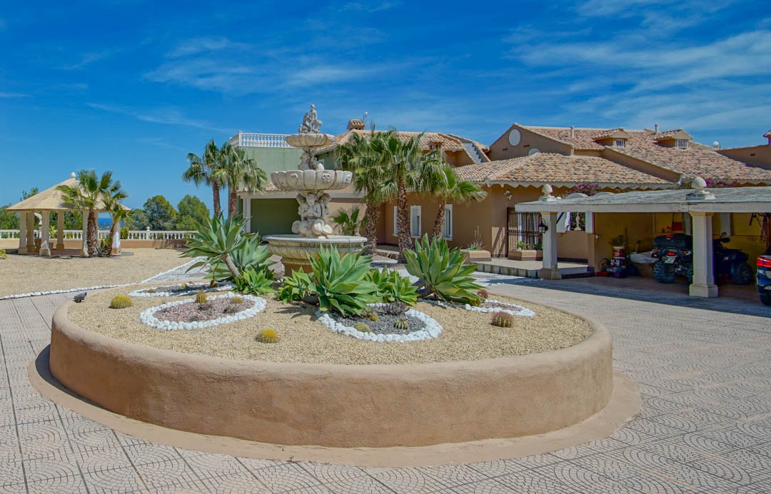 7058NUC Wunderschönes, großes, renoviertes mediterranes Landhaus in La Nucia zu verkaufen