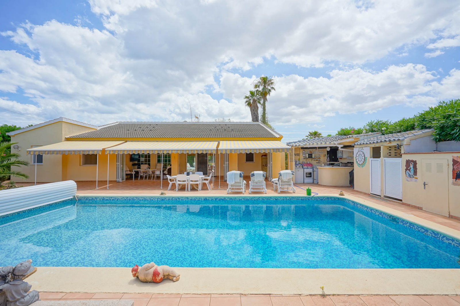 4397ELS Villa auf großem Grundstück mit geräumigem Gästehaus in Els Poblets zu verkaufen