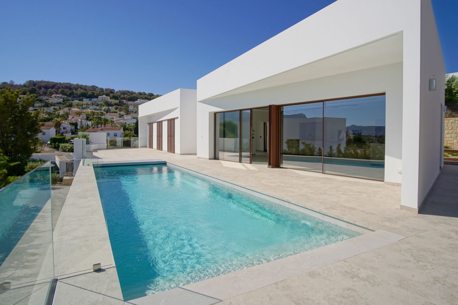 8280BEN Moderne Villa mit teilweisem Meerblick zum Verkauf in Benissa.