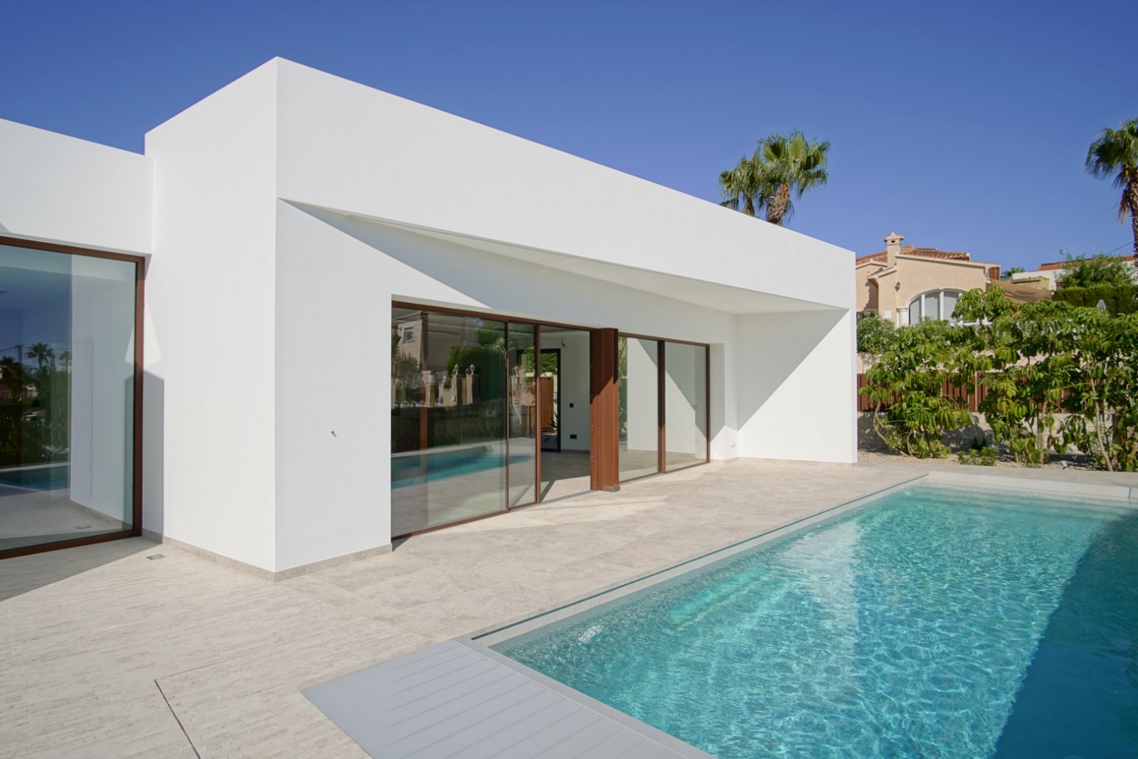 8280BEN Moderne Villa mit teilweisem Meerblick zum Verkauf in Benissa.