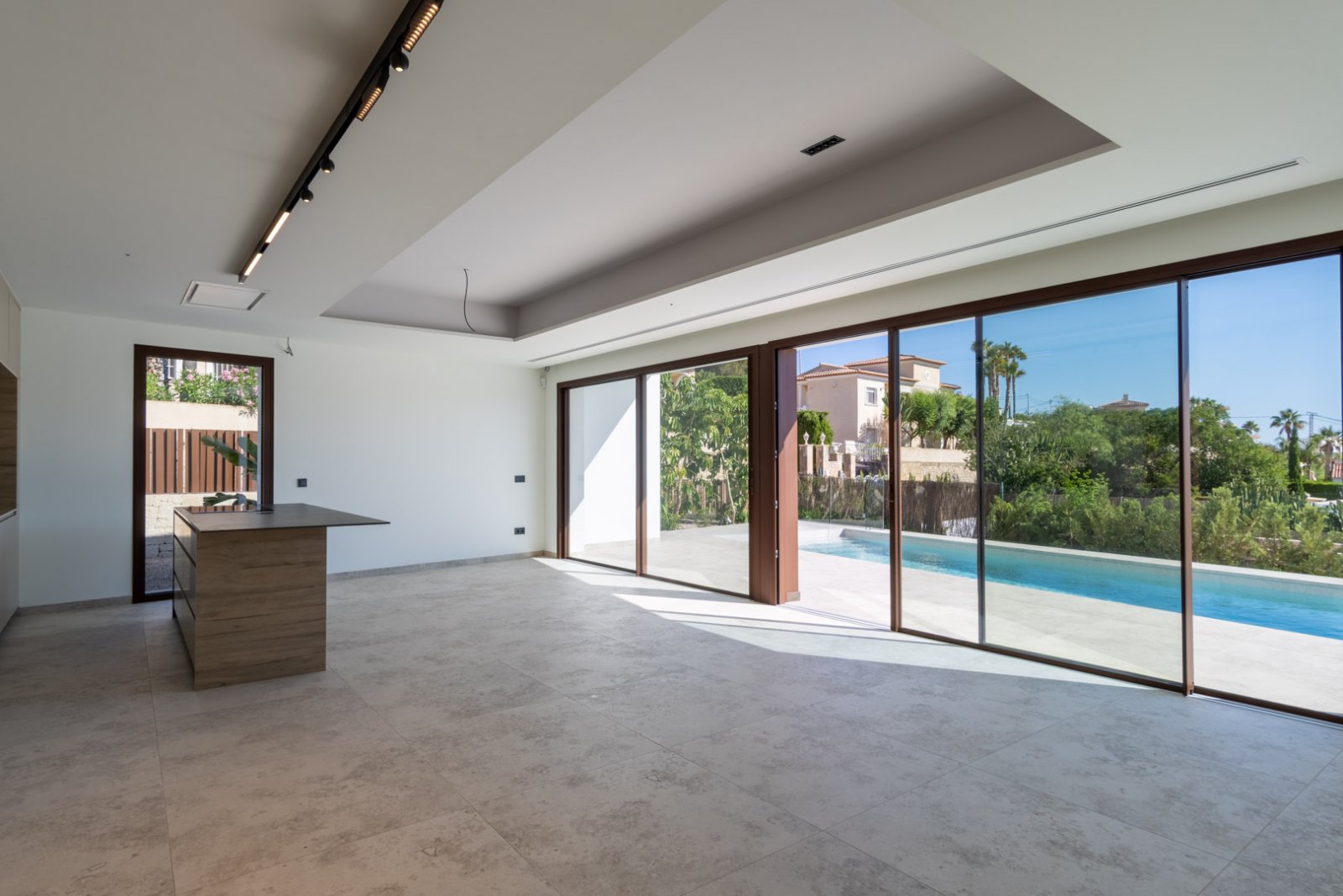 8280BEN Moderne Villa mit teilweisem Meerblick zum Verkauf in Benissa.