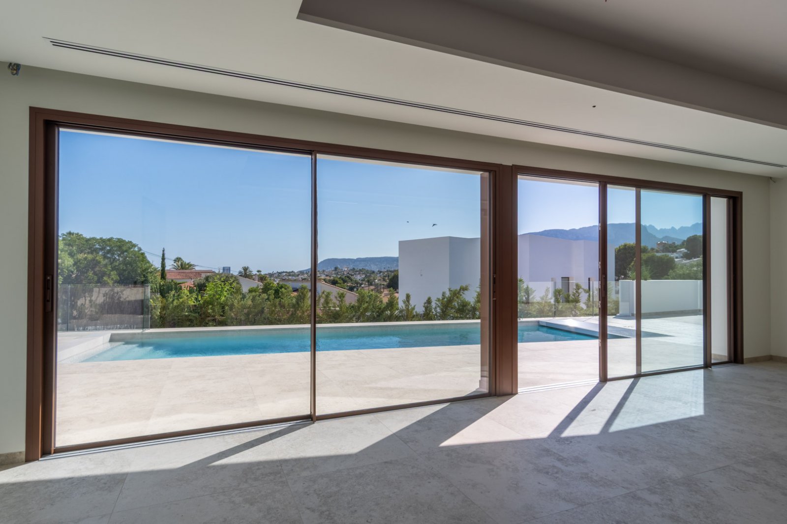 8280BEN Moderne Villa mit teilweisem Meerblick zum Verkauf in Benissa.