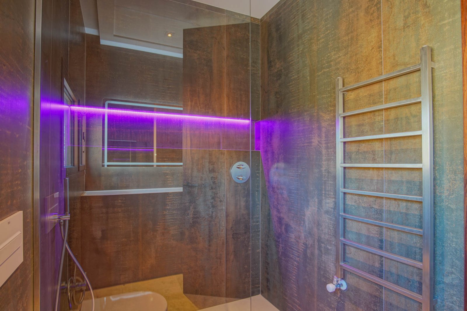 8280BEN Moderne Villa mit teilweisem Meerblick zum Verkauf in Benissa.