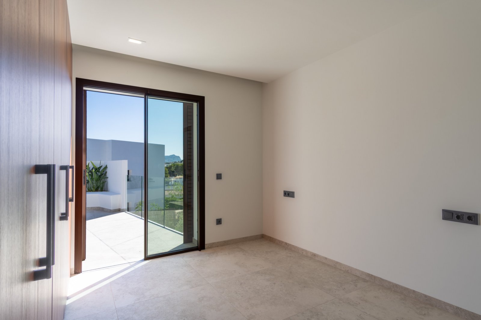 8280BEN Moderne Villa mit teilweisem Meerblick zum Verkauf in Benissa.