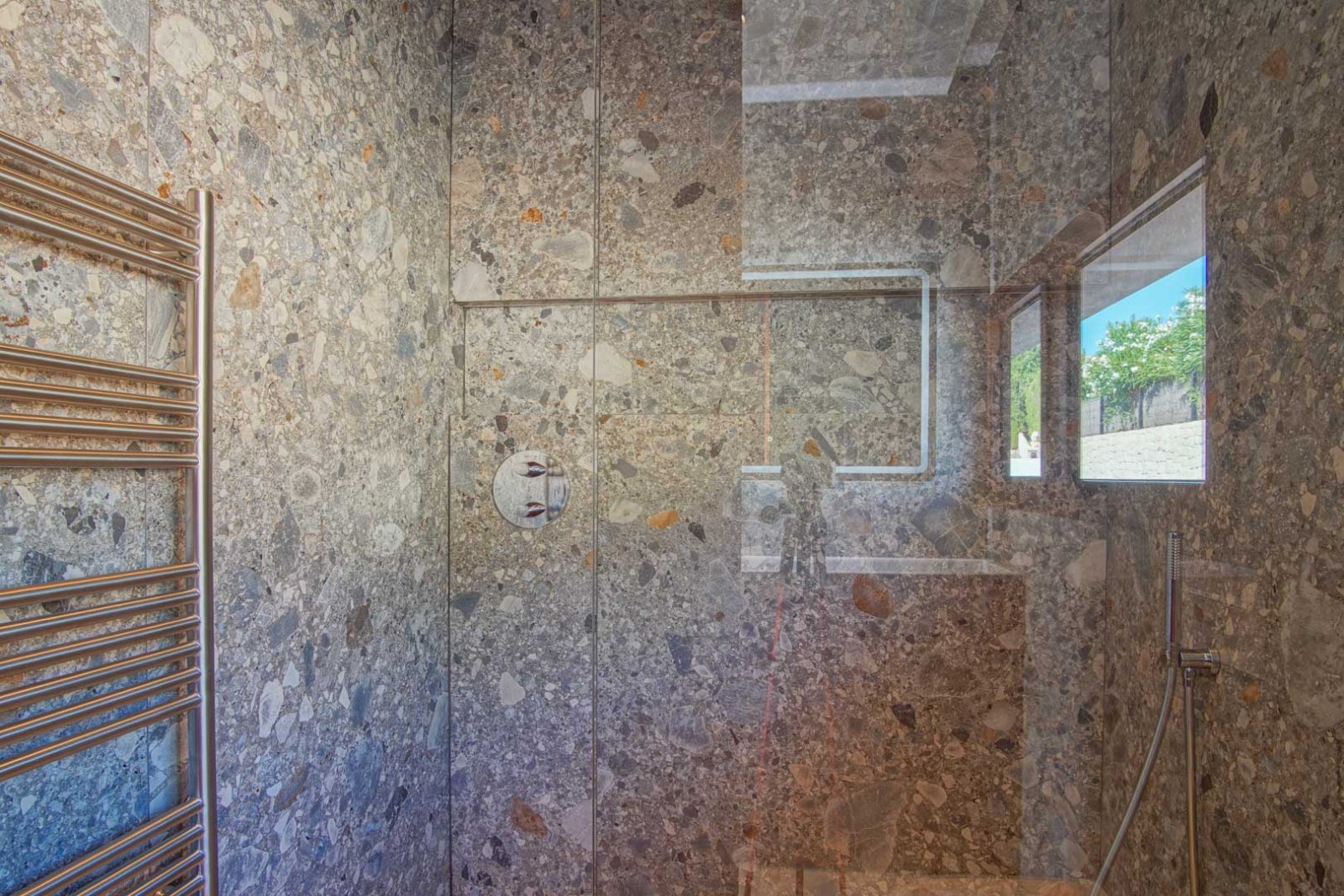 8280BEN Moderne Villa mit teilweisem Meerblick zum Verkauf in Benissa.